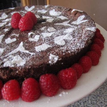 Flourless Chocolate Cake | www.infinebalance.com #recipe #gluten-free