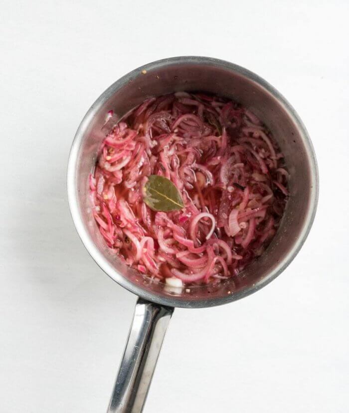 making quick pickled red onions 