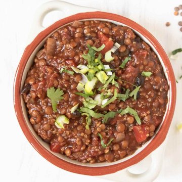 lentil and black bean chili with quinoa