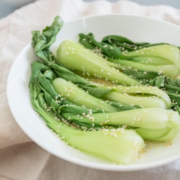 steamed baby bok choy with sesame seeds