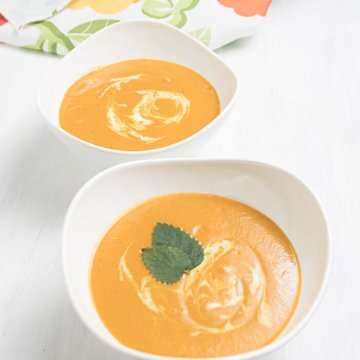curried carrot soup with coconut