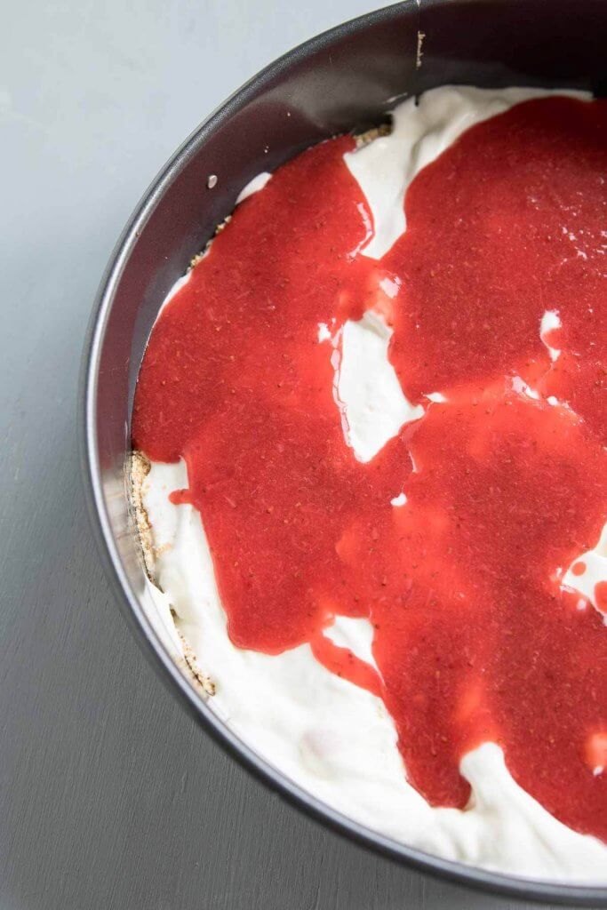 vanilla ice cream cake with layer of strawberry sauce